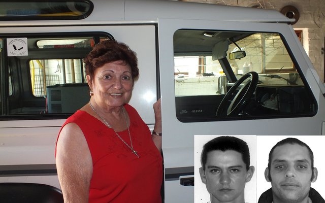 Babs Vivier by haar ge-outomatiseerde Landrover Defender in die motorhuis waar sy twee inbrekers toegesluit het.  Inlas: Leon Fourie en Brent Killian van Secma